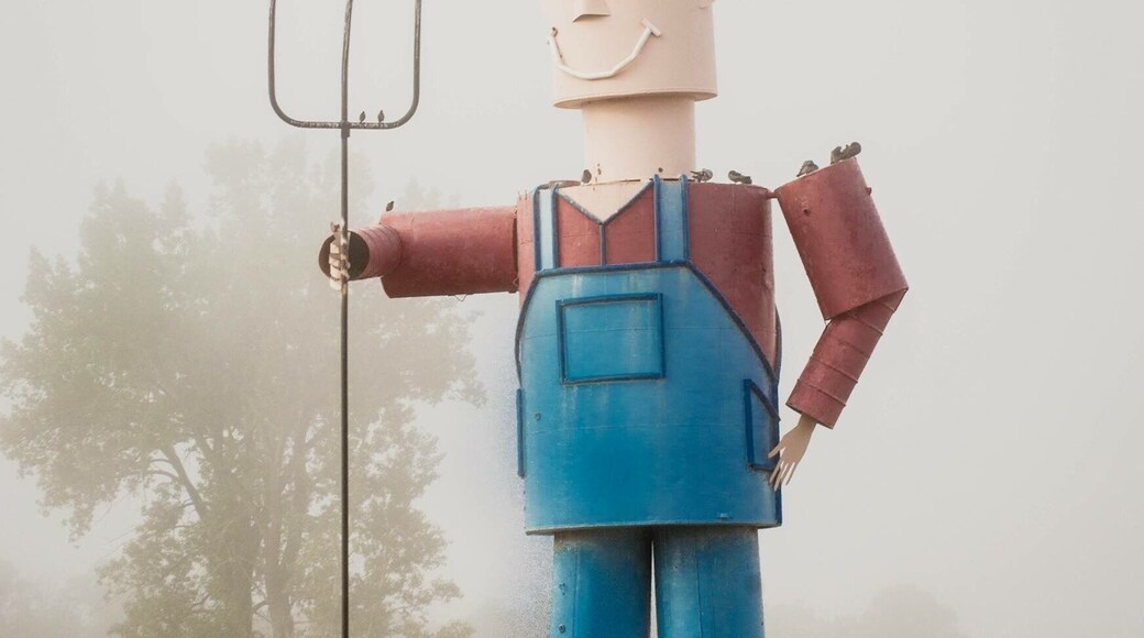 A silly little place I totally enjoyed. Was a little foggy day but everyone needs to do this road trip