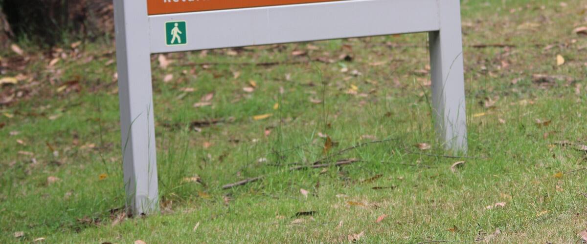 A sign for Myrtle Gully Circuit, indicating it is a short steep hills track with a return distance of 8 km, taking 2-3 hours.