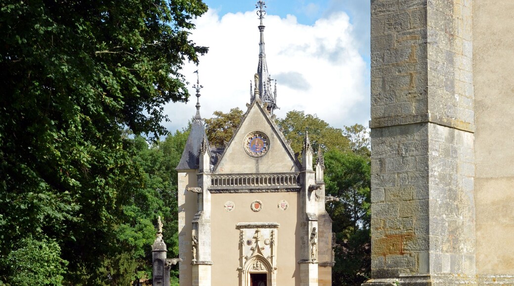 This building is indexed in the Base Mérimée, a database of architectural heritage maintained by the French Ministry of Culture, under the reference PA00096841 .