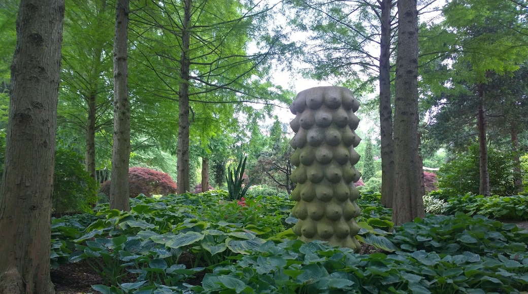 You know what really sets off any shade garden? Yup, that's right, a giant tower of boobs.
The Bexley House and Garden Tour gives an opportunity to explore some of the breathtaking private spaces throughout the city.
This five acre garden of distinction was by far the star of the tour.
*as a side note, I grew all the flowers for this garden in the greenhouses where I work.