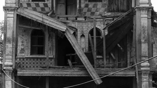 Pragpur is a historic town in India. Still full of life, temples, markets and people but surrounded by crumbling mansions and large houses from a more prosperous time.
There are cobblestone streets, mud plastered walls and old water tanks. Well worth a walk around. Stay at nearby Judges Court Hotel.
More photos here: https://tinyurl.com/y9dt7rp9
#india #pragpur #ruins #heritage