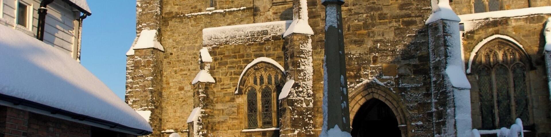 St Dunstan's Church in Mayfield and the war memorial outside, covered in snow on 2009-12-18.