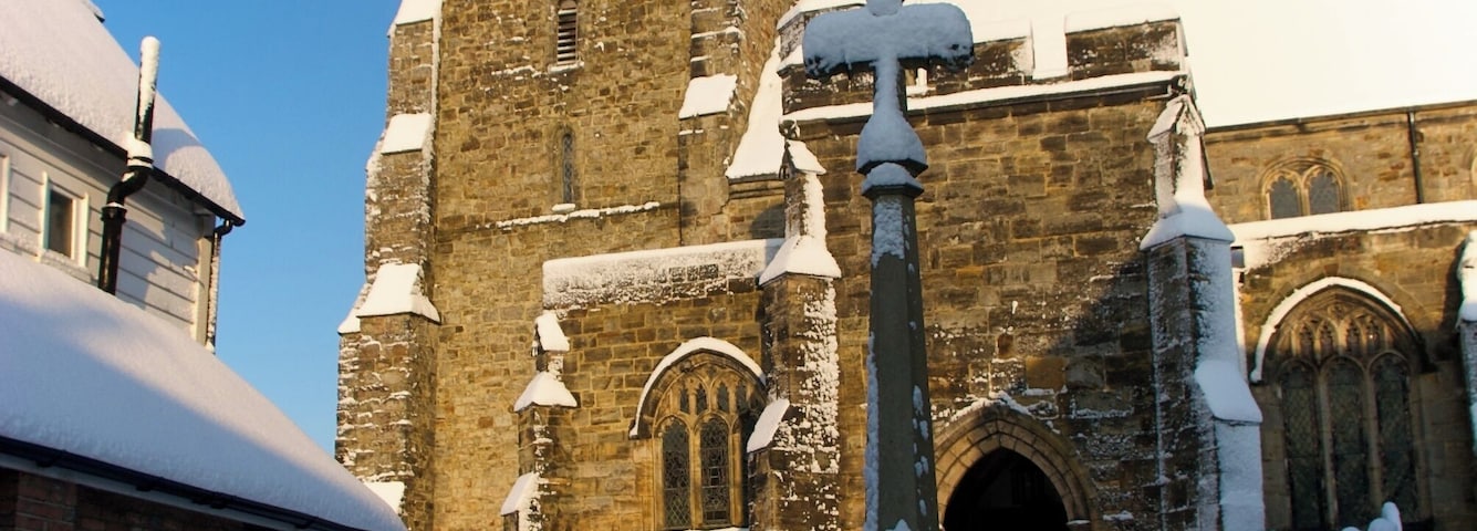 St Dunstan's Church in Mayfield and the war memorial outside, covered in snow on 2009-12-18.