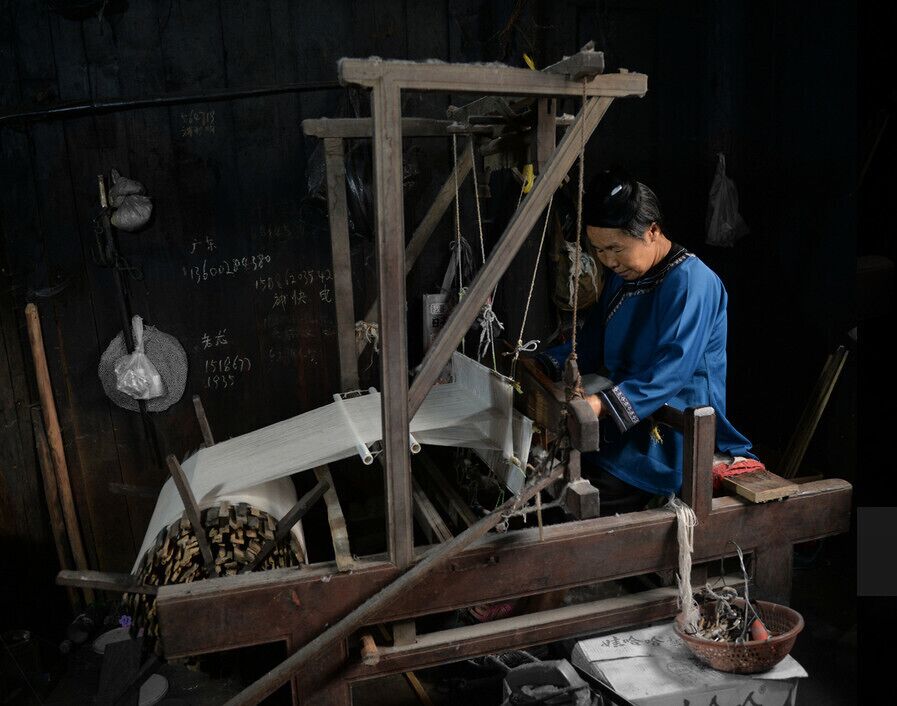 An epic painted on cloth --The Wax dyeing of Danzhai Miao nationality.

https://twitter.com/Beautifulgx 