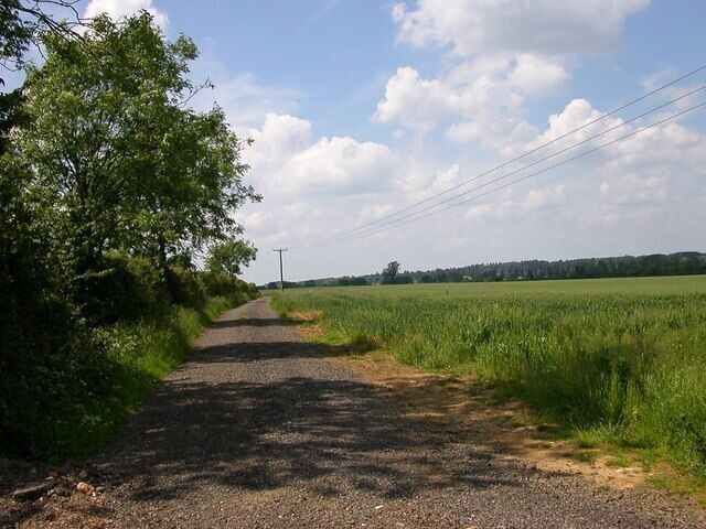 Heathencote The farm road from Heathencote joins the one from Watling Street.