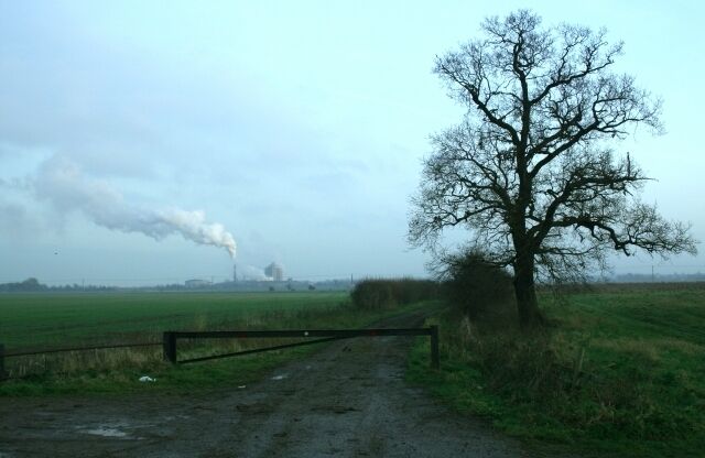 Track, Kelham Looking towards the sugar factory at Newark.
