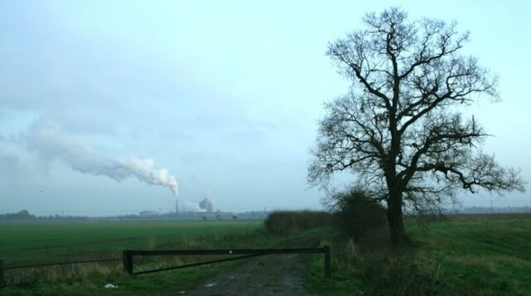 Track, Kelham Looking towards the sugar factory at Newark.