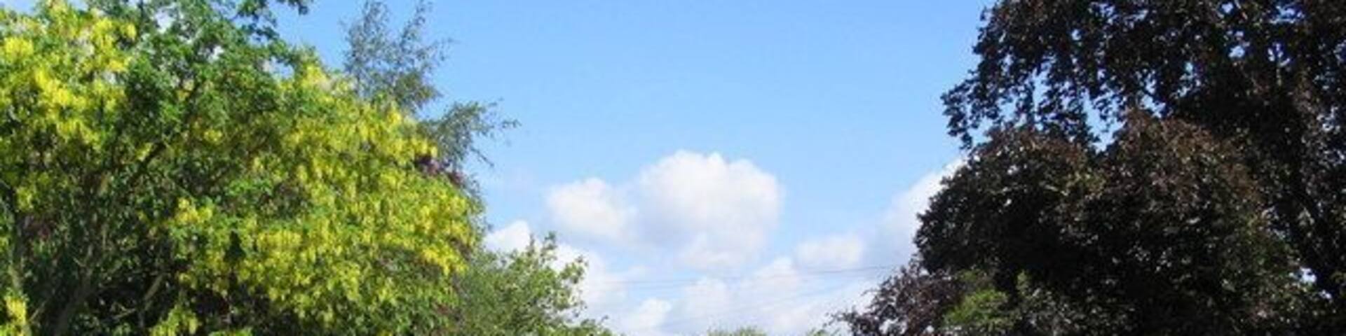 Stanton-on-the-Wolds, approaching Keyworth. With houses set well back from the road in large gardens, this part of Stanton abuts the bigger dormitory village of Keyworth.