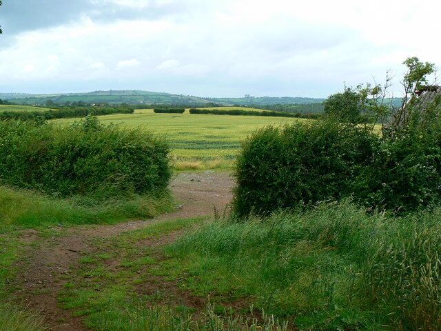 Farmland near Chelwood A barn is just visible at the far right of the image in this view facing north-west. The footpath passes through the gateway.