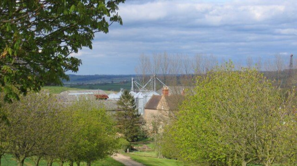 Fenny Compton Hill. The drive to Hill Farm