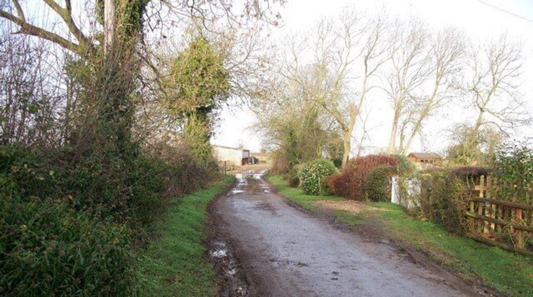 Leaving Great Wolford The track leaves the minor road running through the village and heads for Red Barn and Mitford Bridge.