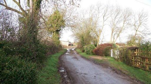 Leaving Great Wolford The track leaves the minor road running through the village and heads for Red Barn and Mitford Bridge.