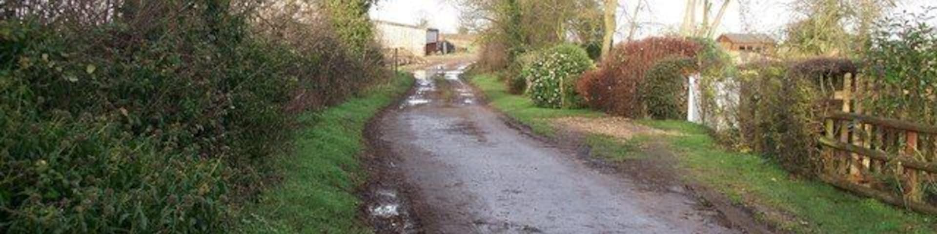 Leaving Great Wolford The track leaves the minor road running through the village and heads for Red Barn and Mitford Bridge.