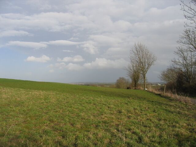 Windmill Hill. Looking east along the southern boundary of the square. Windmill lane, on the other side of the fence on the right, touches the edge of this square at this point.