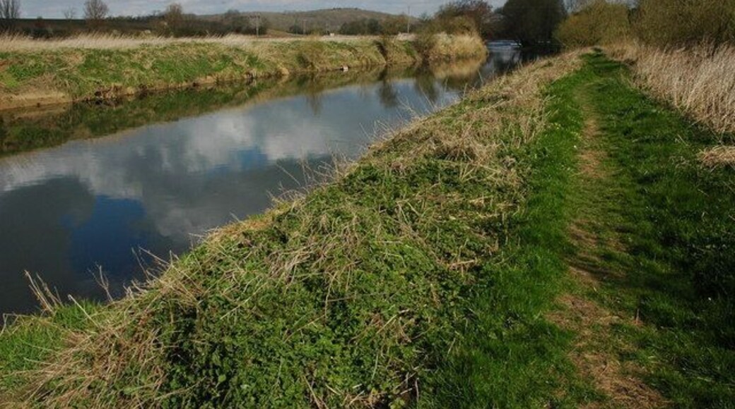 The River Avon, Welford-on-Avon View of the River Avon downstream from the weir and lock which is just visible in the background.