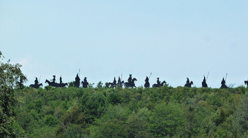 Life size metal native Americans on horses by Hominy artist Che Tullis.
