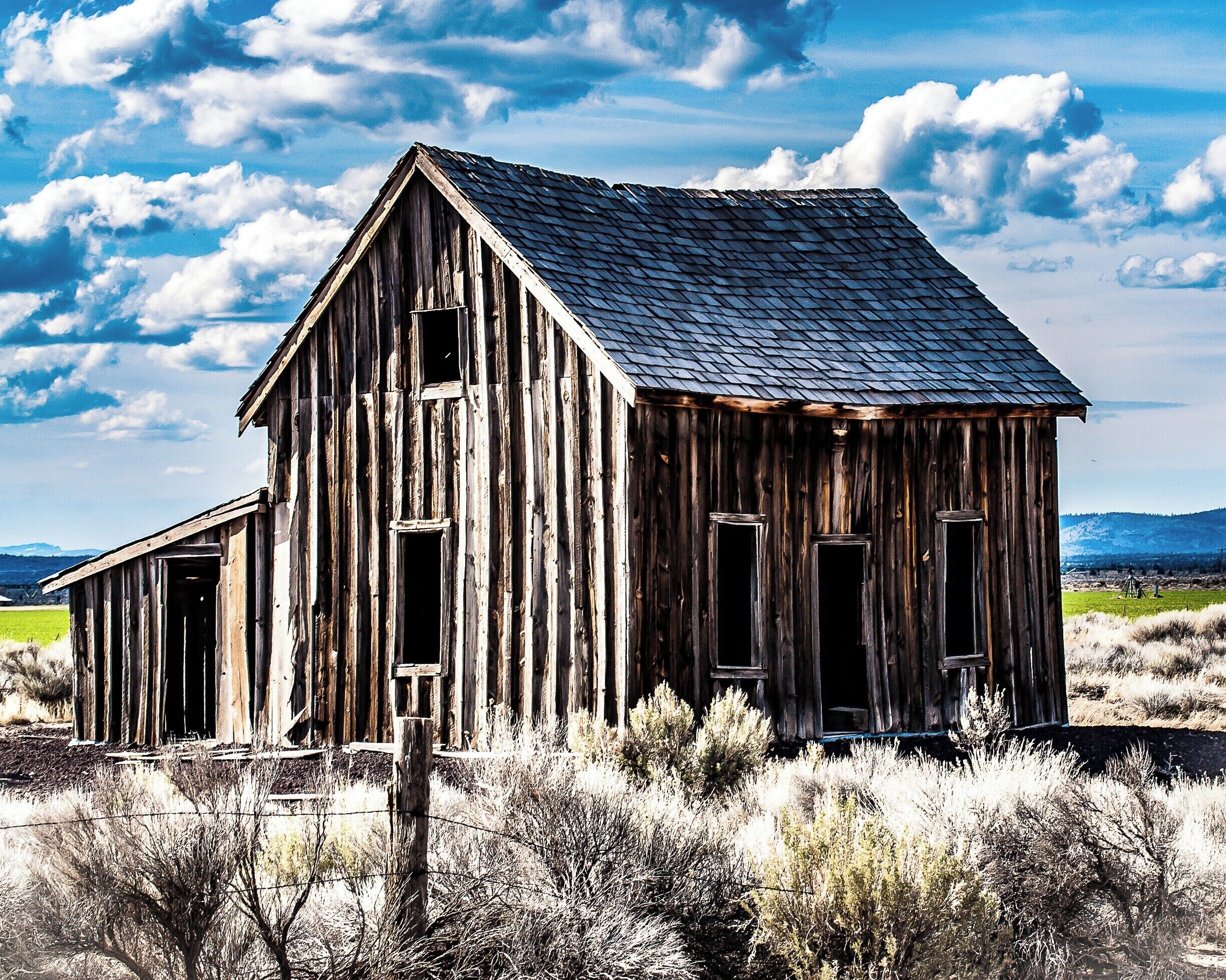 Exploring the Oregon Outback in Christmas Valley, OR is truly an adventure back in time. #lifeatexpedia #StunningStructures