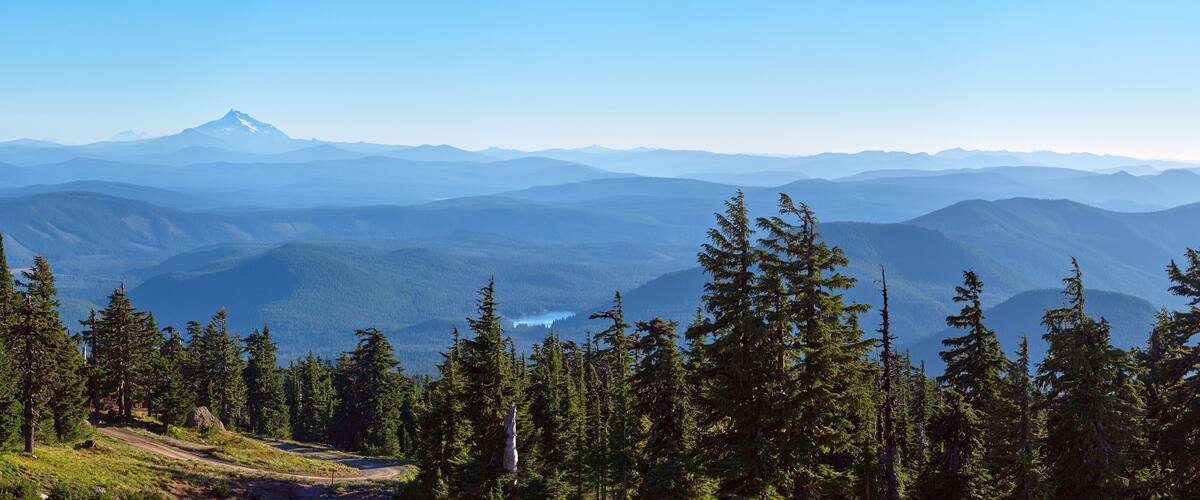 Panoramic view of the mountains from Mt Hood in Oregon.