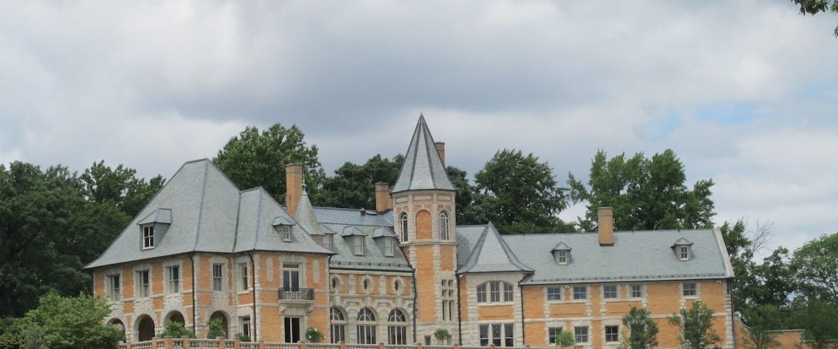 En el distrito histórico de Bryn Athyn, diseñada en 1895.