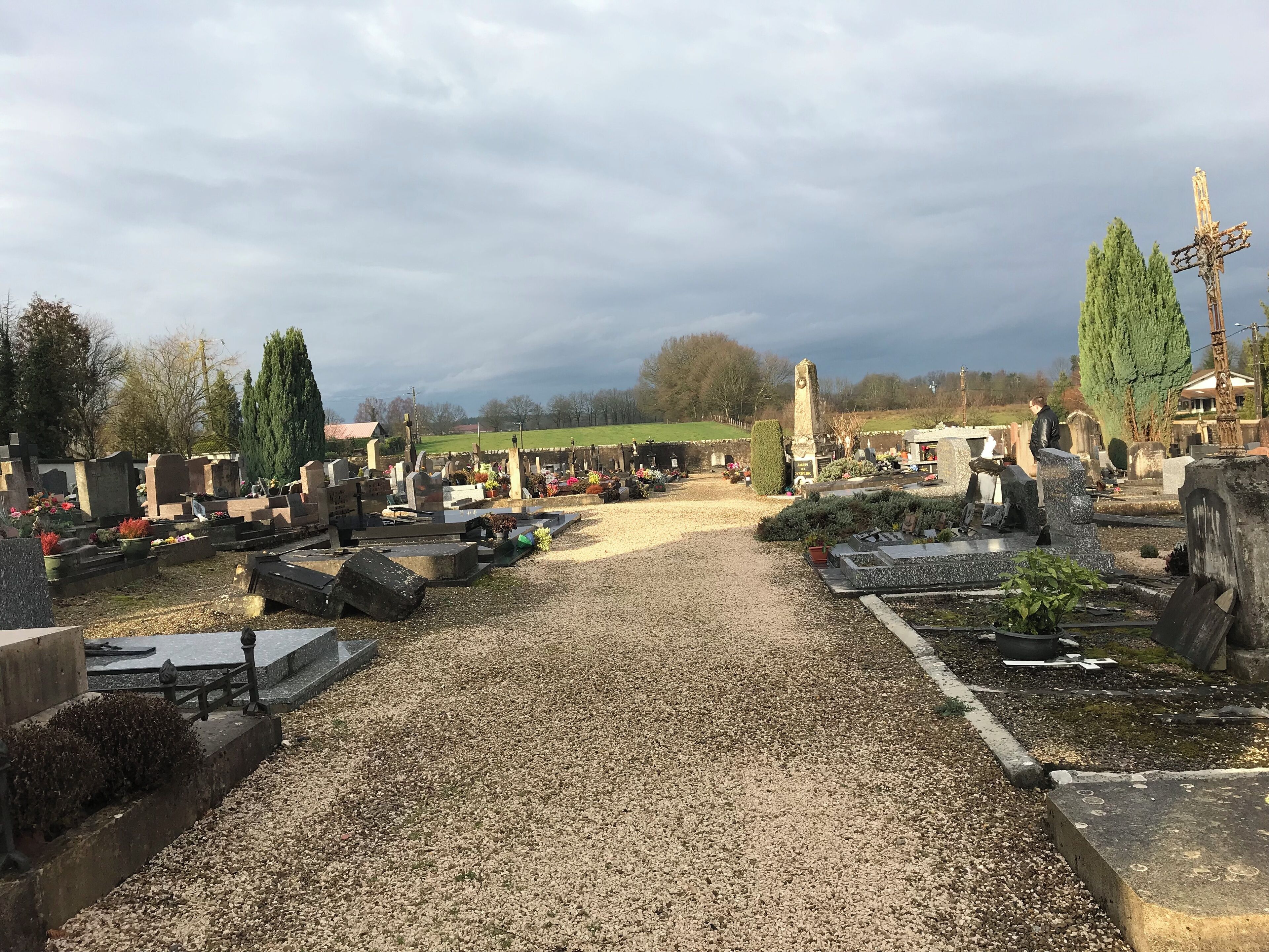 Cimetière de Mont-sous-Vaudrey (Jura, France) le 6 janvier 2018.