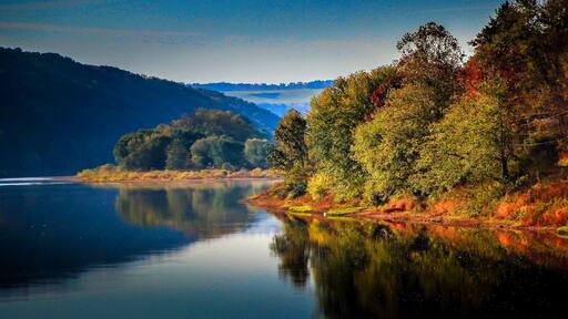 A lovely quiet weekend along the river. Dinner and drinks on the terrace overlooking the river and wine tasting at the Foxburg Winery.