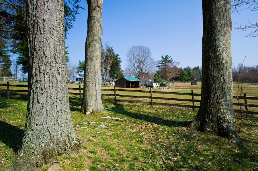 CNC6Y0 Barn and horse stables, Hidden Valley Farm at Ridley Creek State Park, Pennsylvania, USA