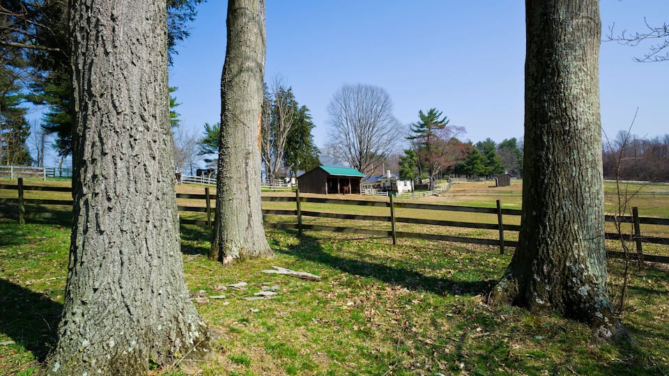 CNC6Y0 Barn and horse stables, Hidden Valley Farm at Ridley Creek State Park, Pennsylvania, USA
