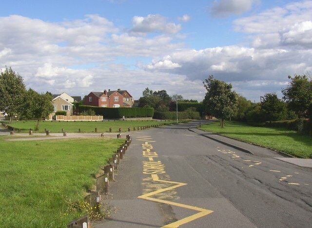Commonside, Roberttown, Liversedge Roberttown common is a long strip of land along the boundary of Liversedge. It was used for an annual horse race event at one time.
