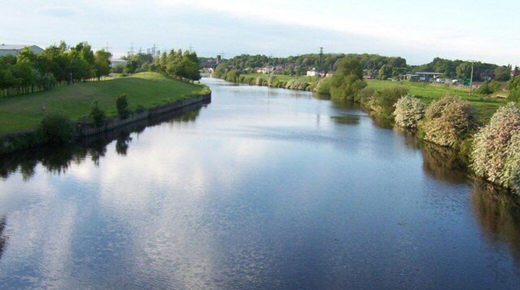 North from Ferrybridge Taken from the original bridge (John Carrs) at Ferrybridge looking Northward upstream on the River Aire. On the right horizon is the village of Brotherton. Centre horizon is a rail bridge over the river. Off shot to the left is Ferrybridge Power Station.