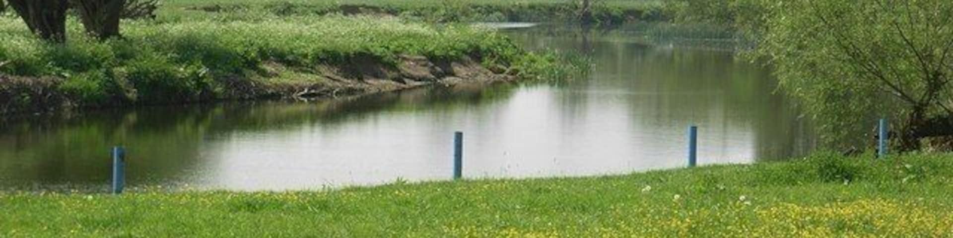 Craycombe Turn On the River Avon. The blue bollards are from the Avon Navigation Trust moorings.