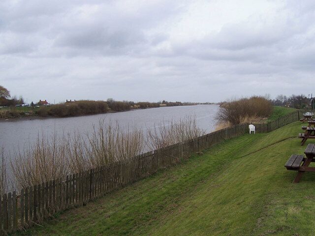 River Trent at Susworth. Picture taken looking North from a position close to the Jenny Wren Inn. The houses on the West bank are at South Ewster. The Trent is not very well developed for leisure purposes. I suspect that if this was the Severn there would a landing stage to cater for the boating fraternity.