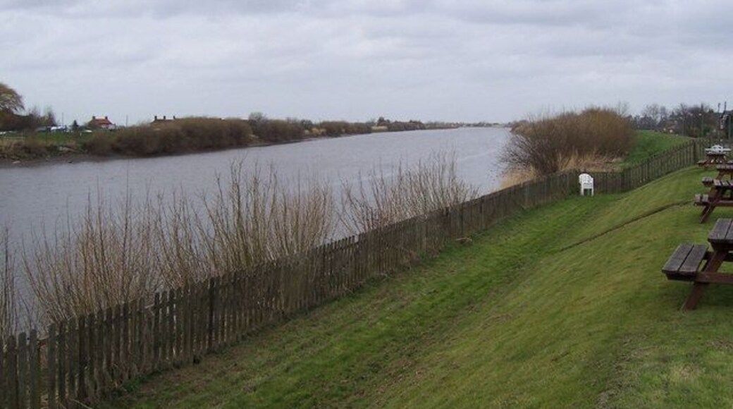 River Trent at Susworth. Picture taken looking North from a position close to the Jenny Wren Inn. The houses on the West bank are at South Ewster. The Trent is not very well developed for leisure purposes. I suspect that if this was the Severn there would a landing stage to cater for the boating fraternity.