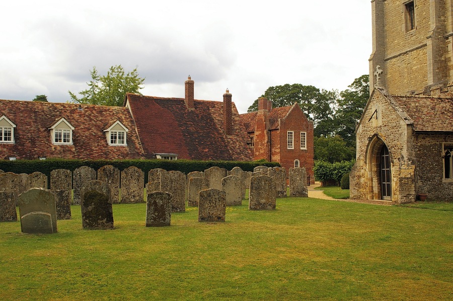 Churchyard, St Andrew, Great Staughton