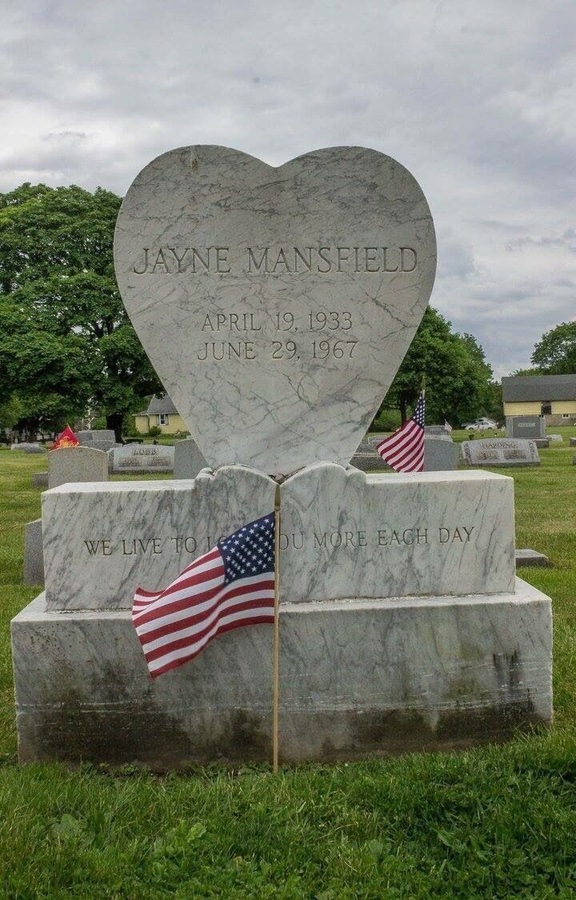 The burial site of Jayne Mansfield