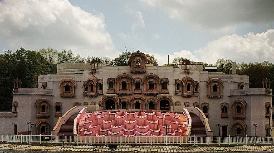 The Vraj Hindu Temple is located in Schuylkill County, in Eastern Pennsylvania, USA.Vraj Hindu Temple was founded in 1988 by the religious group from Harvard University.It is a multi-million dollar temple or haveli covering 300 acres of land.