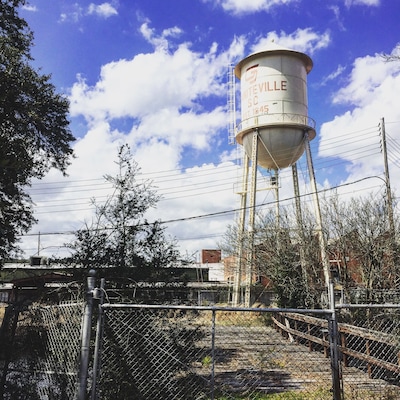 Love the old water towers...