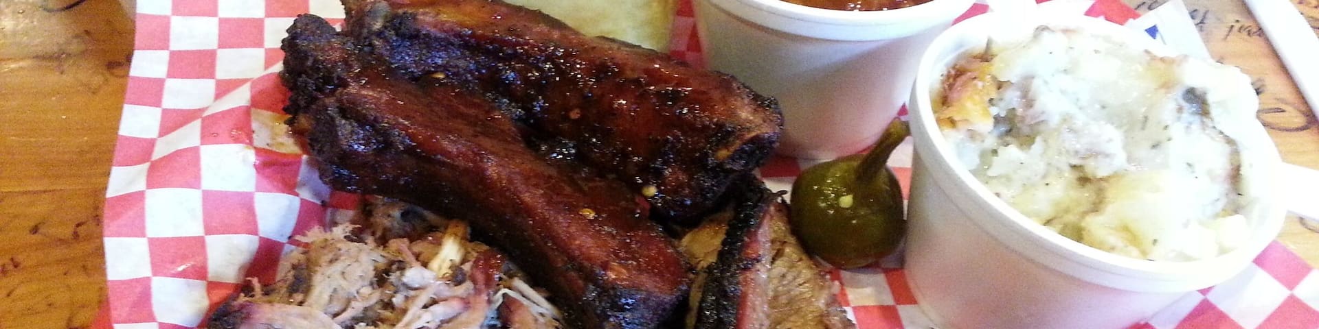 #Food
One of my passions to discover great food... The Smokin Pig is the place for incredible BBQ. Willing to drive to another state to find this gem. Great Brisket and Ribs... Finger linking good...