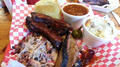 #Food
One of my passions to discover great food... The Smokin Pig is the place for incredible BBQ. Willing to drive to another state to find this gem. Great Brisket and Ribs... Finger linking good...