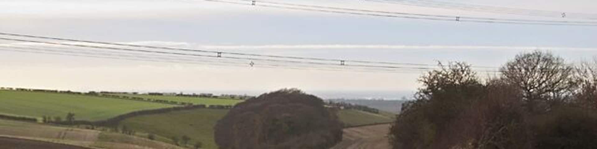 Footpath at Hessleskew Gare, east of Sancton, East Riding of Yorkshire, England. The footpath leading west from the Yorkshire Wolds Way to North Newbald.