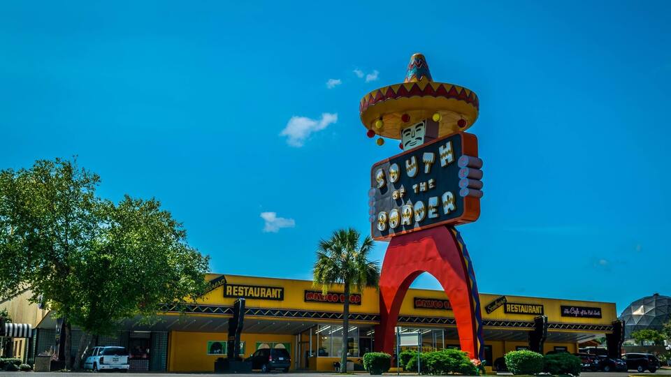 They got Restaurant, firework, game, and gift shop.