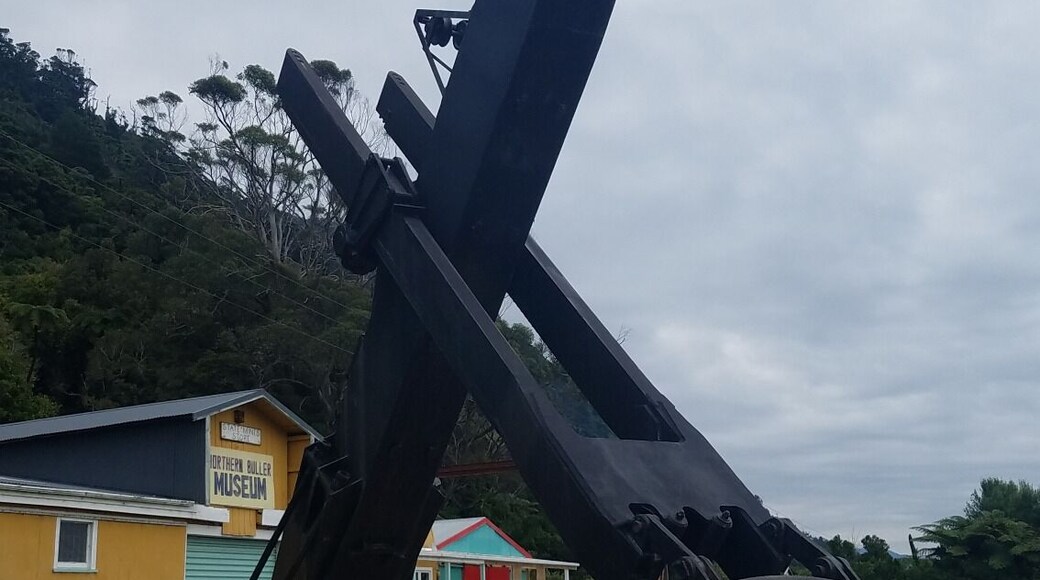 Marion Power Shovel 151-M "Mary-Ann". In front of the Northern Buller Museum. Closed Monday and Wednesday!