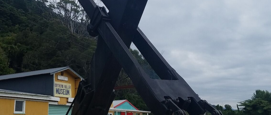 Marion Power Shovel 151-M "Mary-Ann". In front of the Northern Buller Museum. Closed Monday and Wednesday!