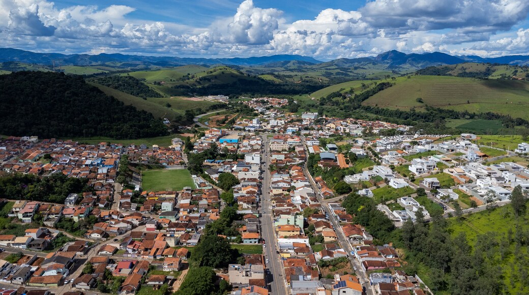 Vista aérea da cidade de Piranguinho, interior do sul do estado de Minas Gerias, Brasil.