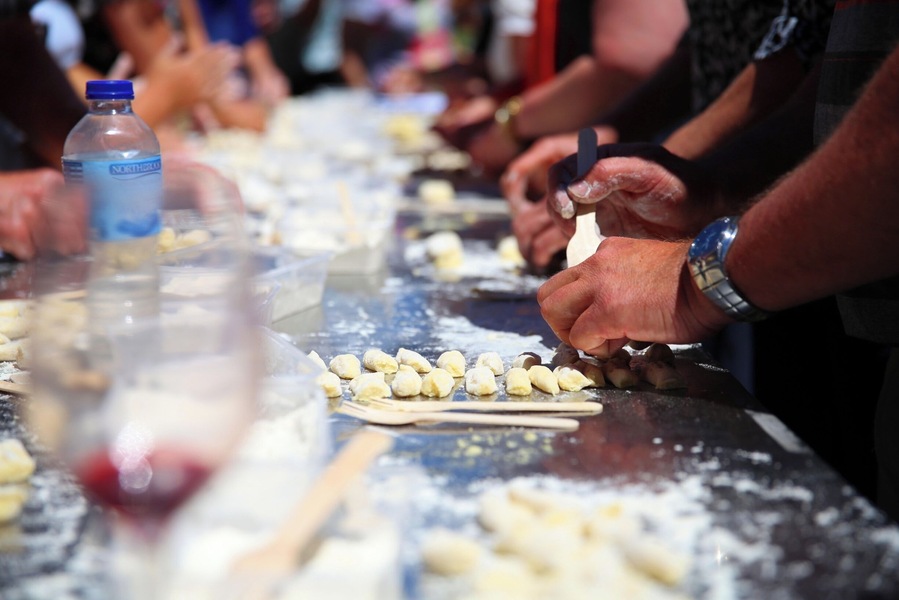 During the King Valley Wine Festival in Victoria, all the wineries in the pittoresk, almost Italian valley open their doors to the public. Taste the new and the best wines, combined with very tasty local food, which you might have just made yourself!
This is a gnocchi rolling competition at one of the wineries. 
#FoodieFinds
#springfun