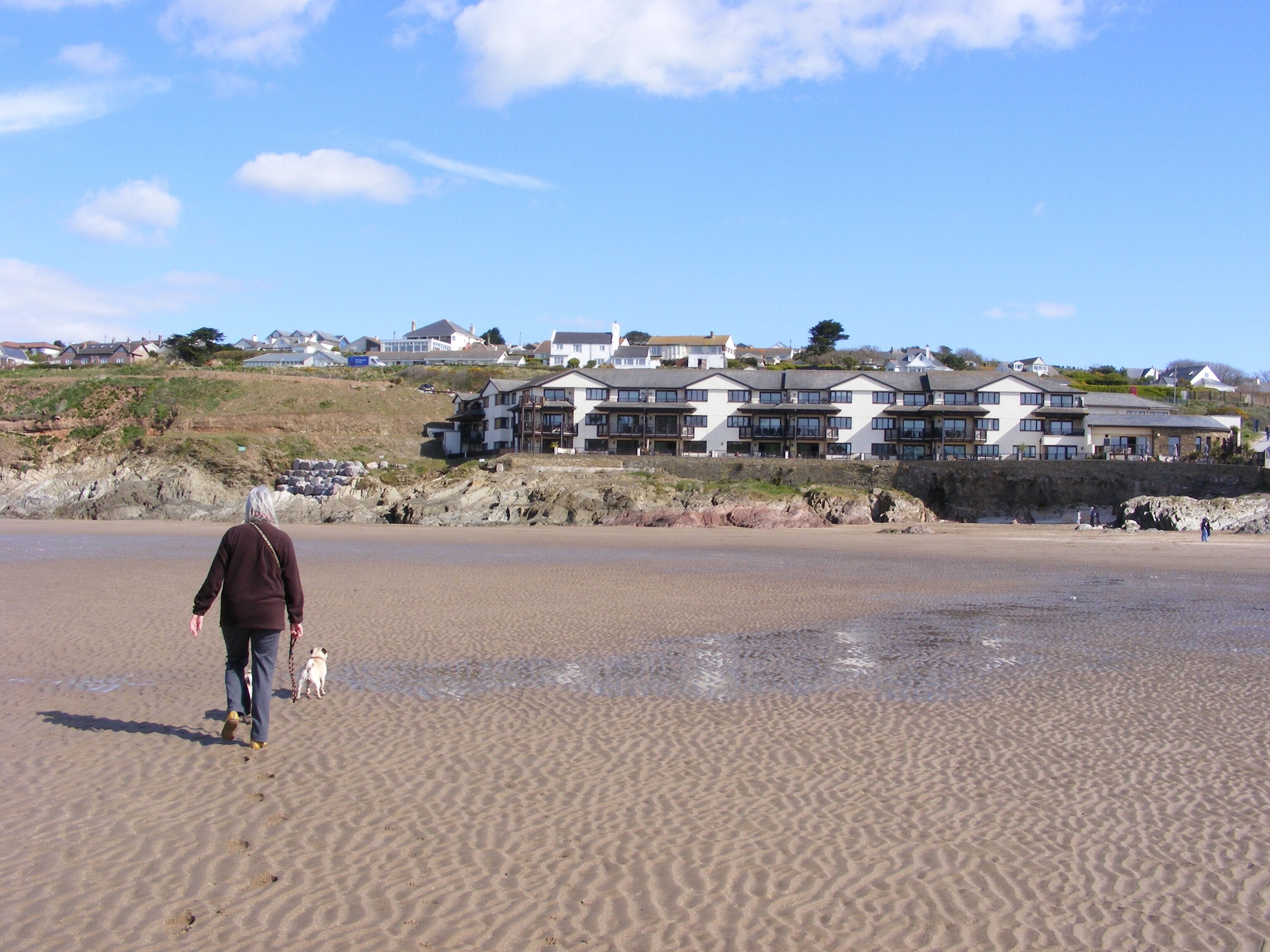 Burgh Island Causeway The view of Bigbury-on-Sea from the Burgh Island causeway at low tide. Some of the apartments overlooking Burgh Island can be rented for holidays.