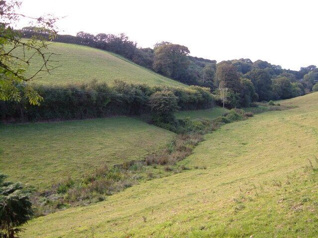 View near Luke's Addlehole. An upper section of the Washbrook valley 226477, seen from the lane between Addlehole Fork and Blackridge Cross.