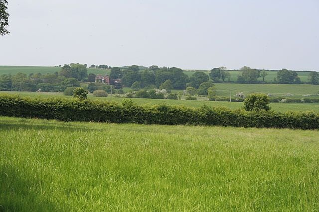 Farmland near Raithby. Looking towards Hallington, TF3085.