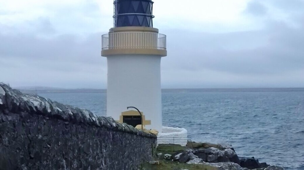 Between Port Charlotte and Bruichladich, on the Isle of Islay stand little Loch Indaal Lighthouse.
Very cloudy and raining on this particular day.
Light Established: 1869
Engineer: David & Thomas Stevenson
Character: flash every 7 s, white or red depending on direction.
Range: White 24 miles, Red 21 miles
Tower height: 13 metres.