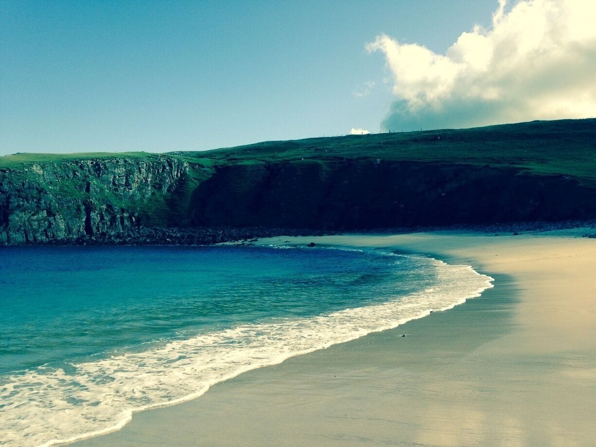 Dalbeag Beach in Carloway. Isle of Lewis. Turn off to Dalbeag, pass all the houses and the large pond of Lillies and you will find this gorgeous small beach 😃