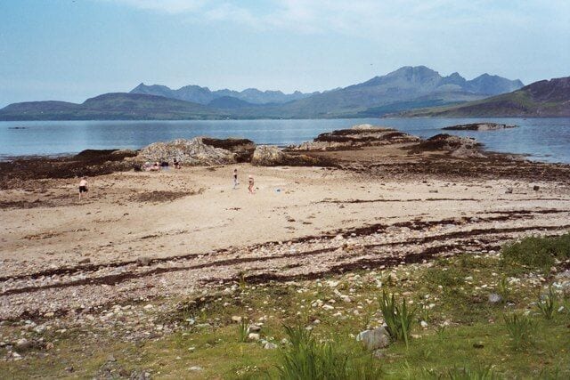 Beach at Ord Jonathan MacDonald in his book 'Discovering Skye' says, "Ord is one of the most scenic, peaceful and delectably beautiful townships of Skye with its awe-inspiring views of mountains and sea". Who can disagree?